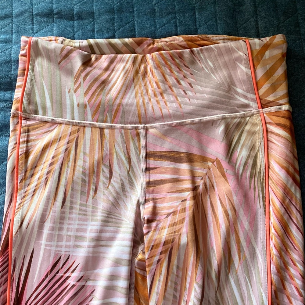 Gap Fit Eclipse Design Legging Size M - Picture 8 of 14